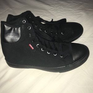 High top Levi’s sneakers